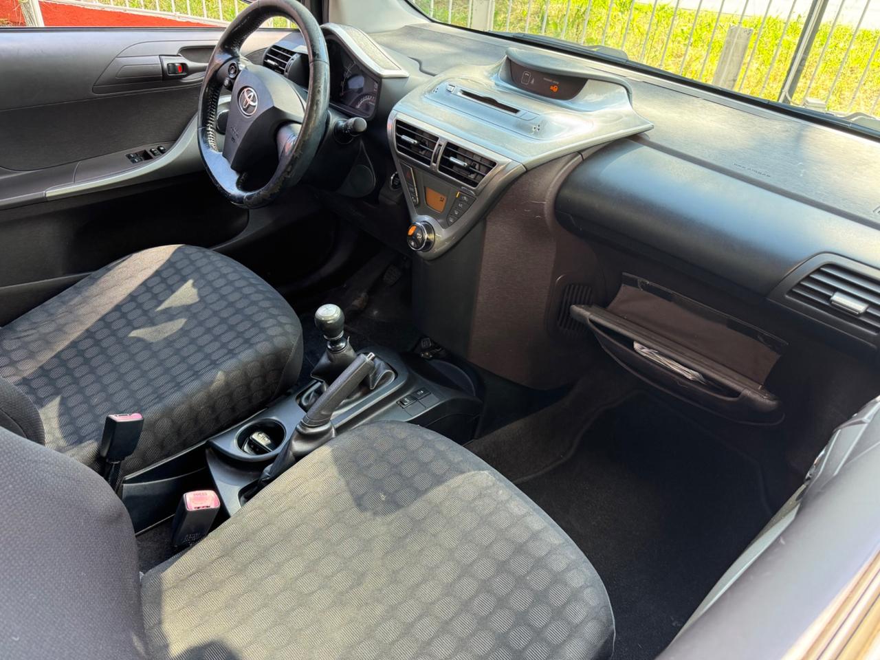 Toyota iQ 1.0 benzina - MANUALE - 2010