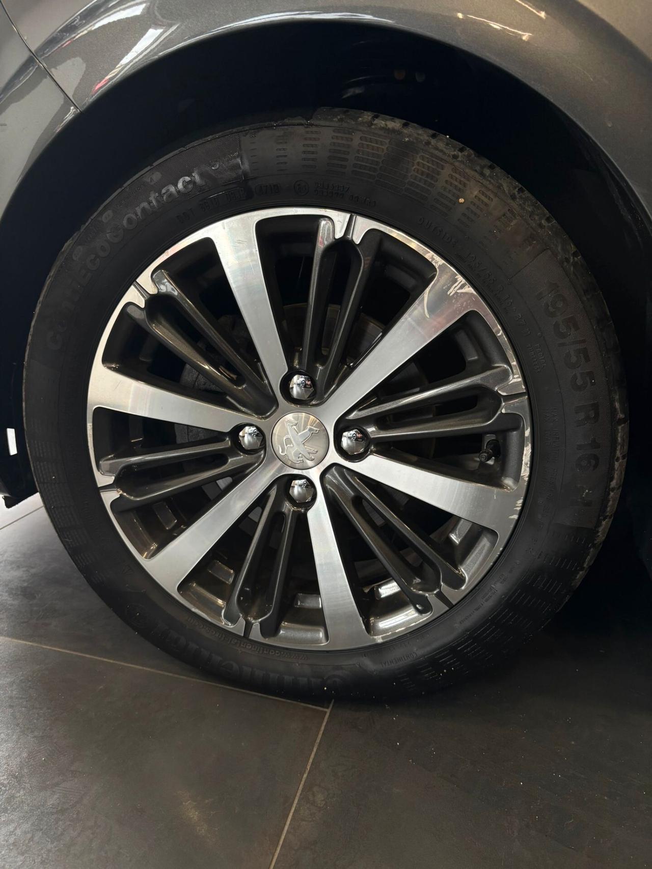 Peugeot 208 1.5 BlueHDi 75 5 porte Allure