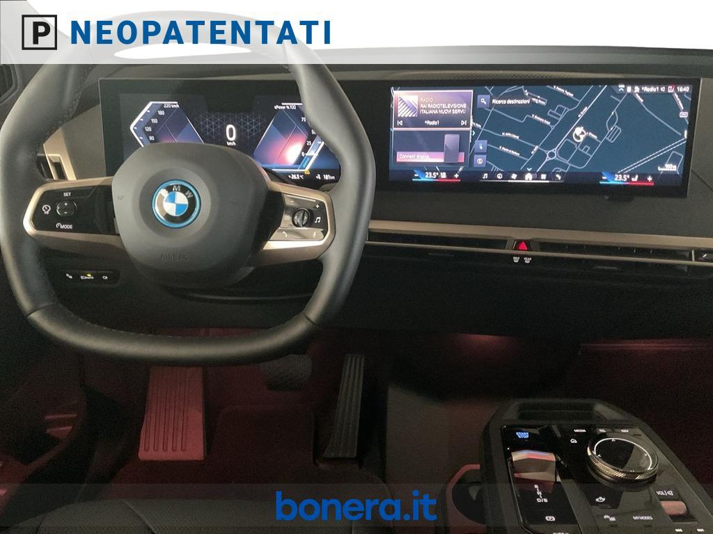 BMW iX 40 pacchetto sportivo xDrive
