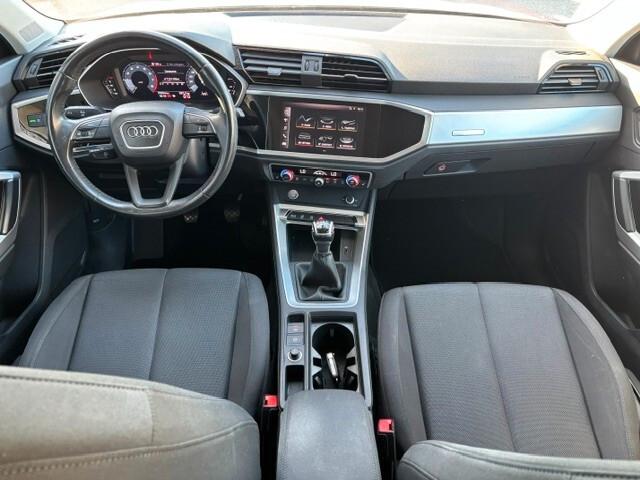 Audi Q3 35 TFSI Business