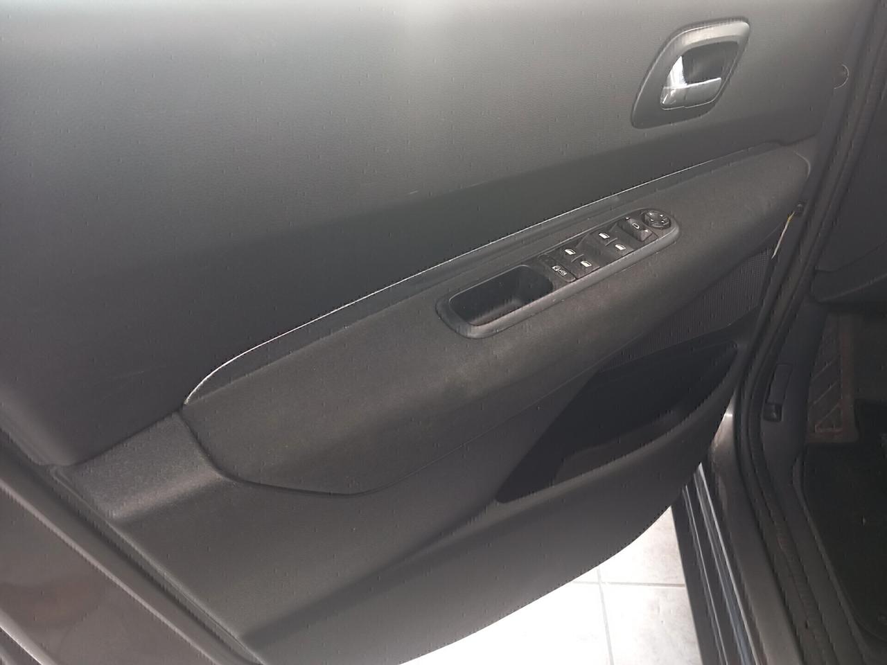 Peugeot 5008 1.6 diesel automatica 7 posti 152 mila km anno 2013