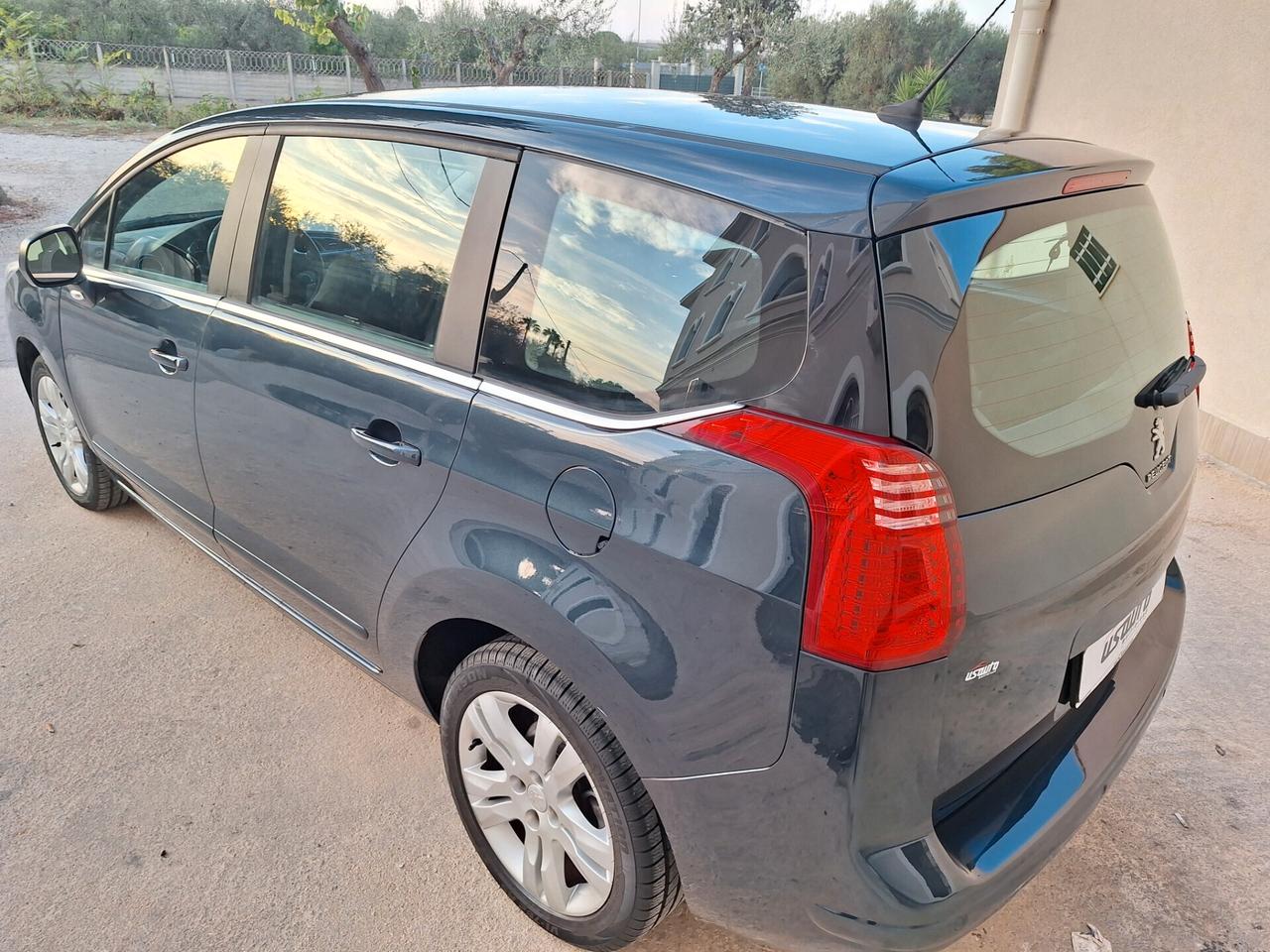 Peugeot 5008 1.6 HDi 115CV 7 posti 2014