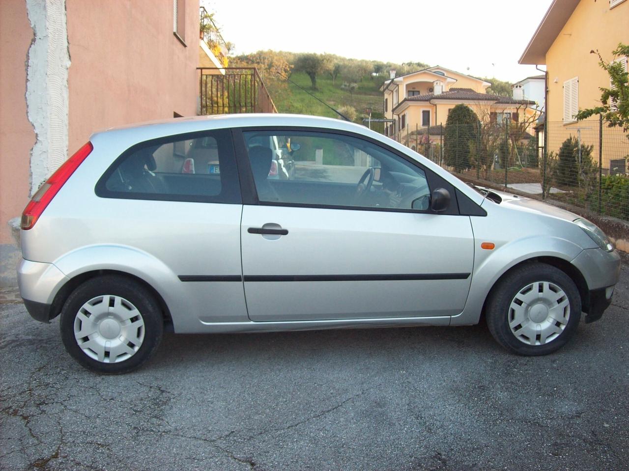 Ford Fiesta 1.4 TDCi 3p. x neopatentati solo 99900km