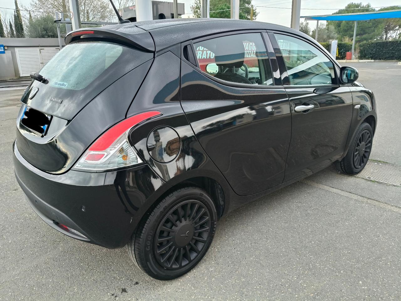 Lancia Ypsilon 1.0 FireFly 5 porte S&S Hybrid Silver