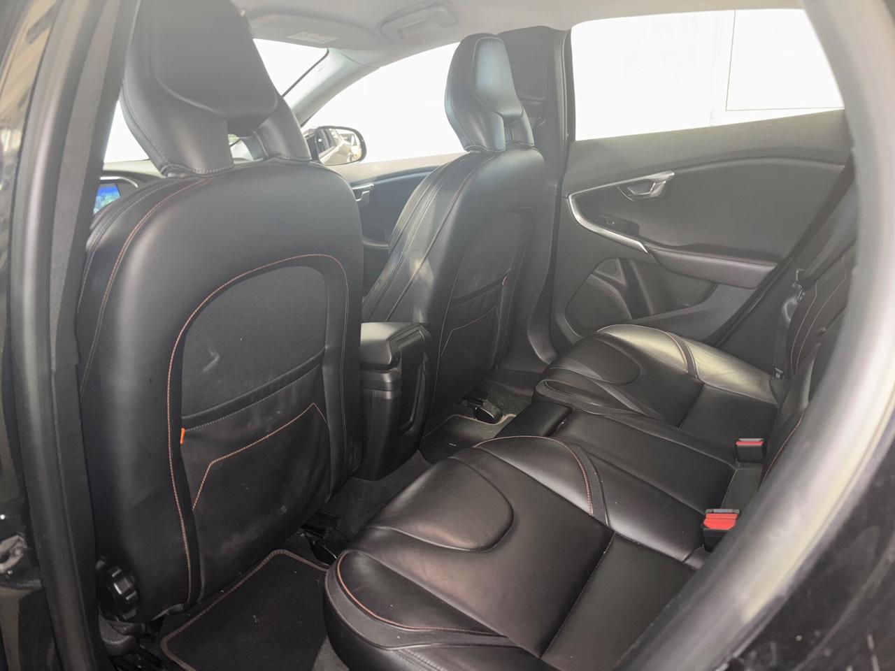 Volvo V40 D2 R-design EXPORT / COMMERCIANTI