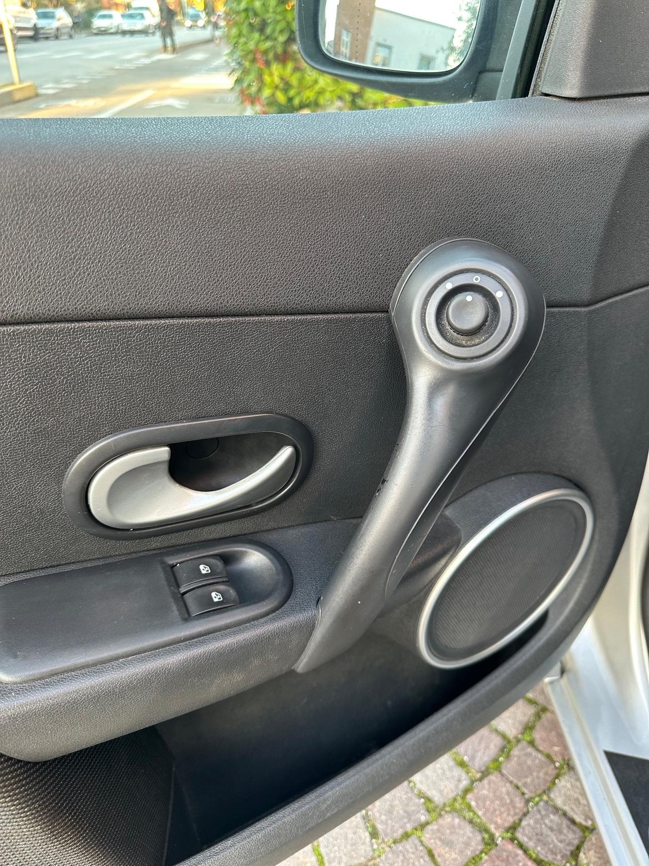 Renault Clio 1.2 16V 5 porte Rip Curl