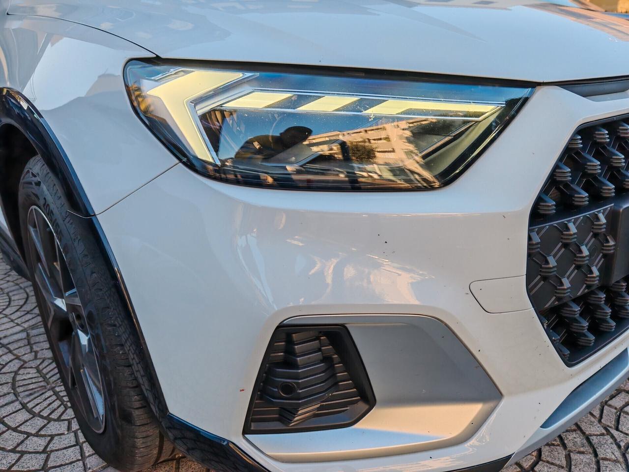 Audi A1 citycarver 35 TFSI Identity Contrast