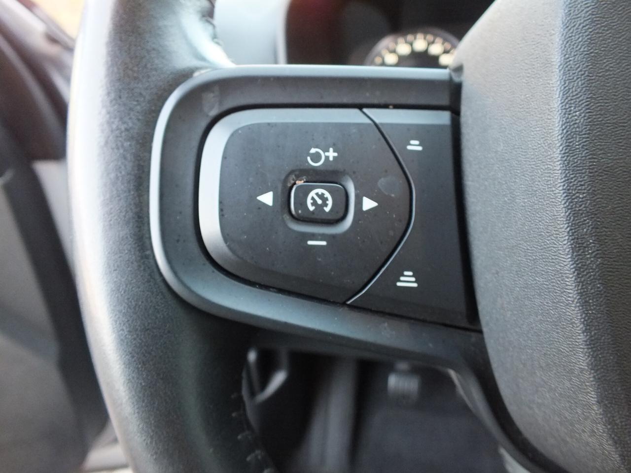 VOLVO XC40 T2 CORE 32.000 KM!