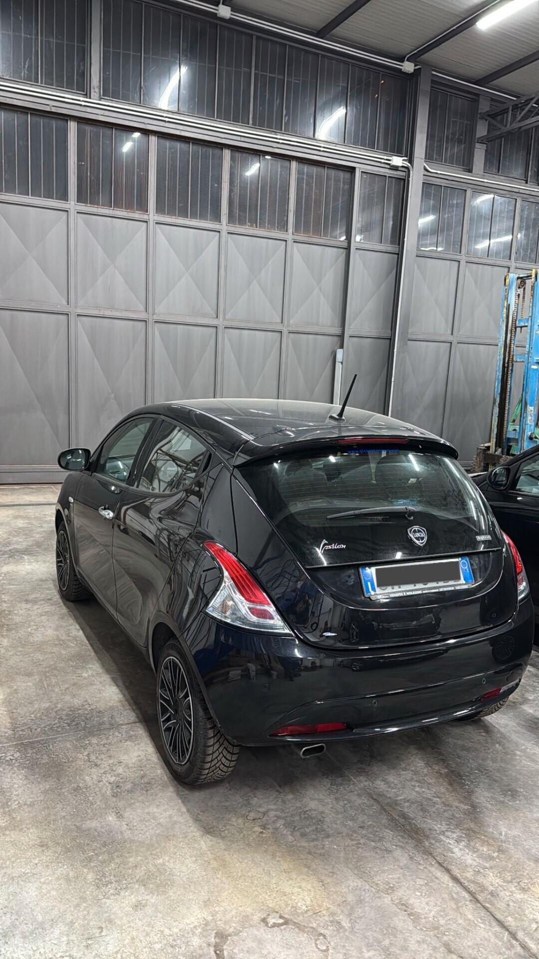 Lancia Ypsilon 1.0 FireFly 5 porte S&S Hybrid Alberta Ferretti