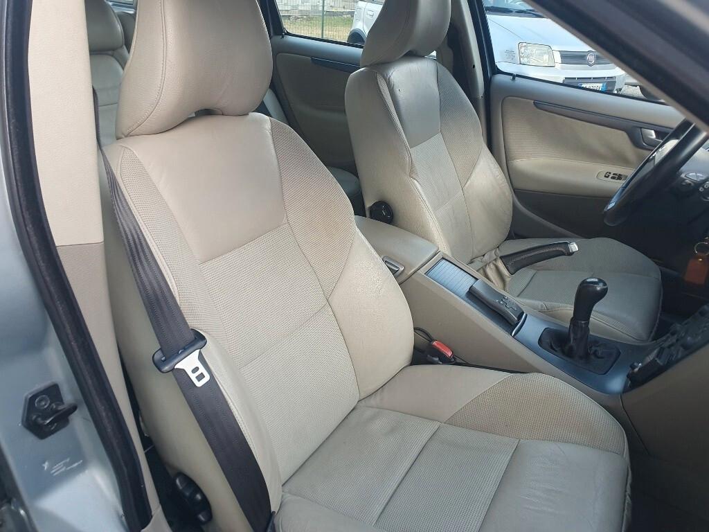 Volvo V70 2.4 D5 Sport AWD omologata 7 posti