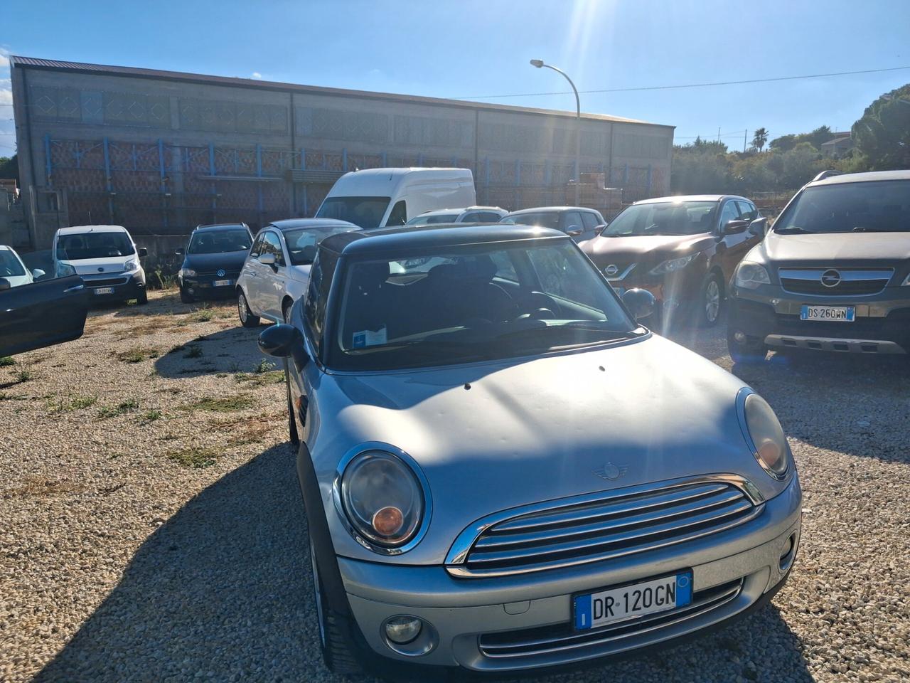 Mini Cooper 1.6 benzina tenuta benissimo