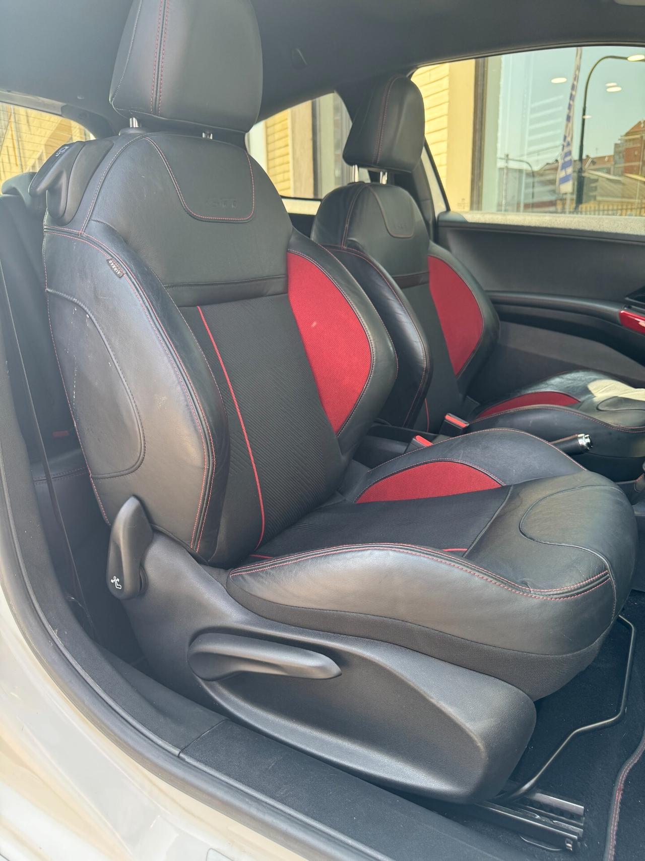 Peugeot 208 1.6 THP 200 CV 3 porte GTi