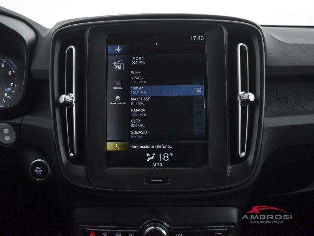 VOLVO XC40 T2 Momentum Core