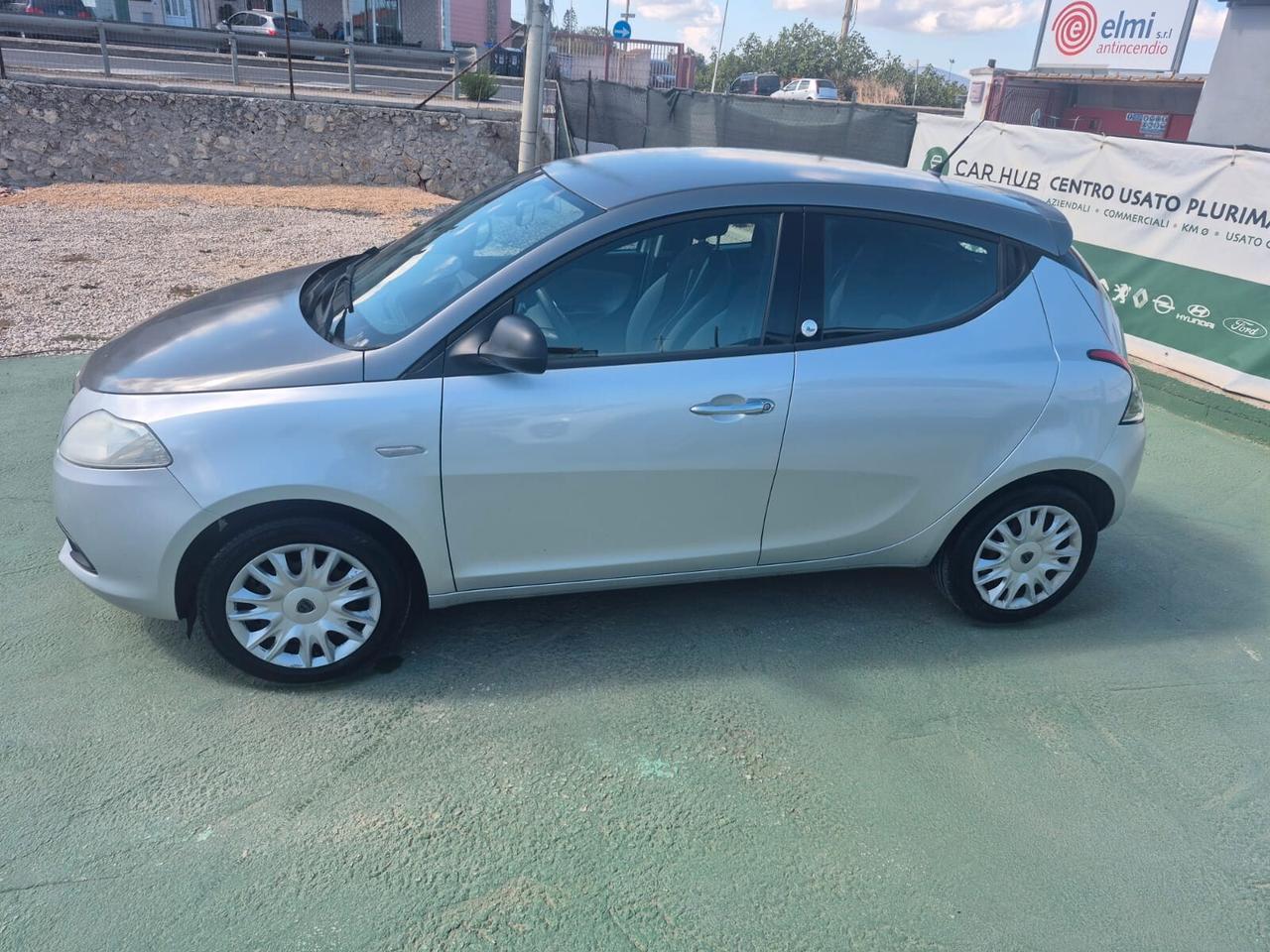 Lancia Ypsilon 1.2 69 CV 5 porte GPL Ecochic Silver