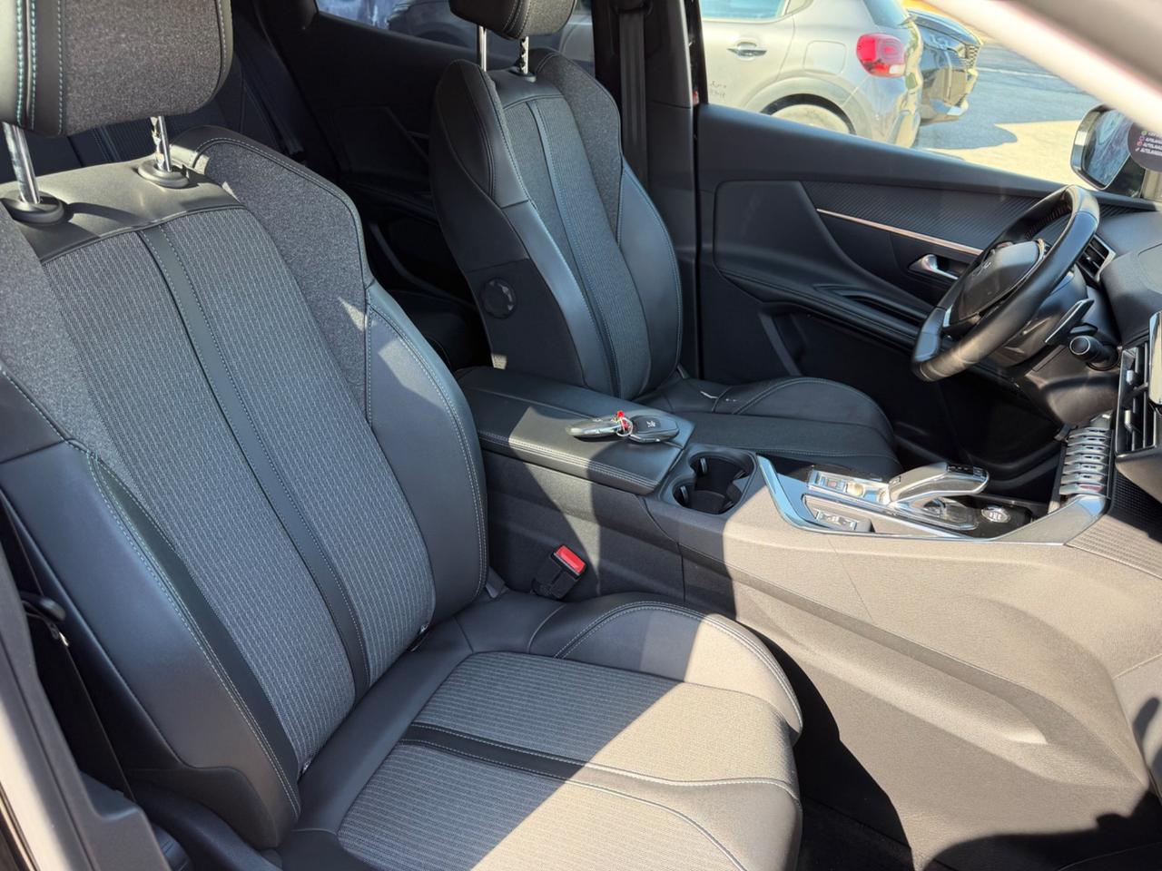 Peugeot 3008 BlueHDi 130 S&S EAT8 Allure