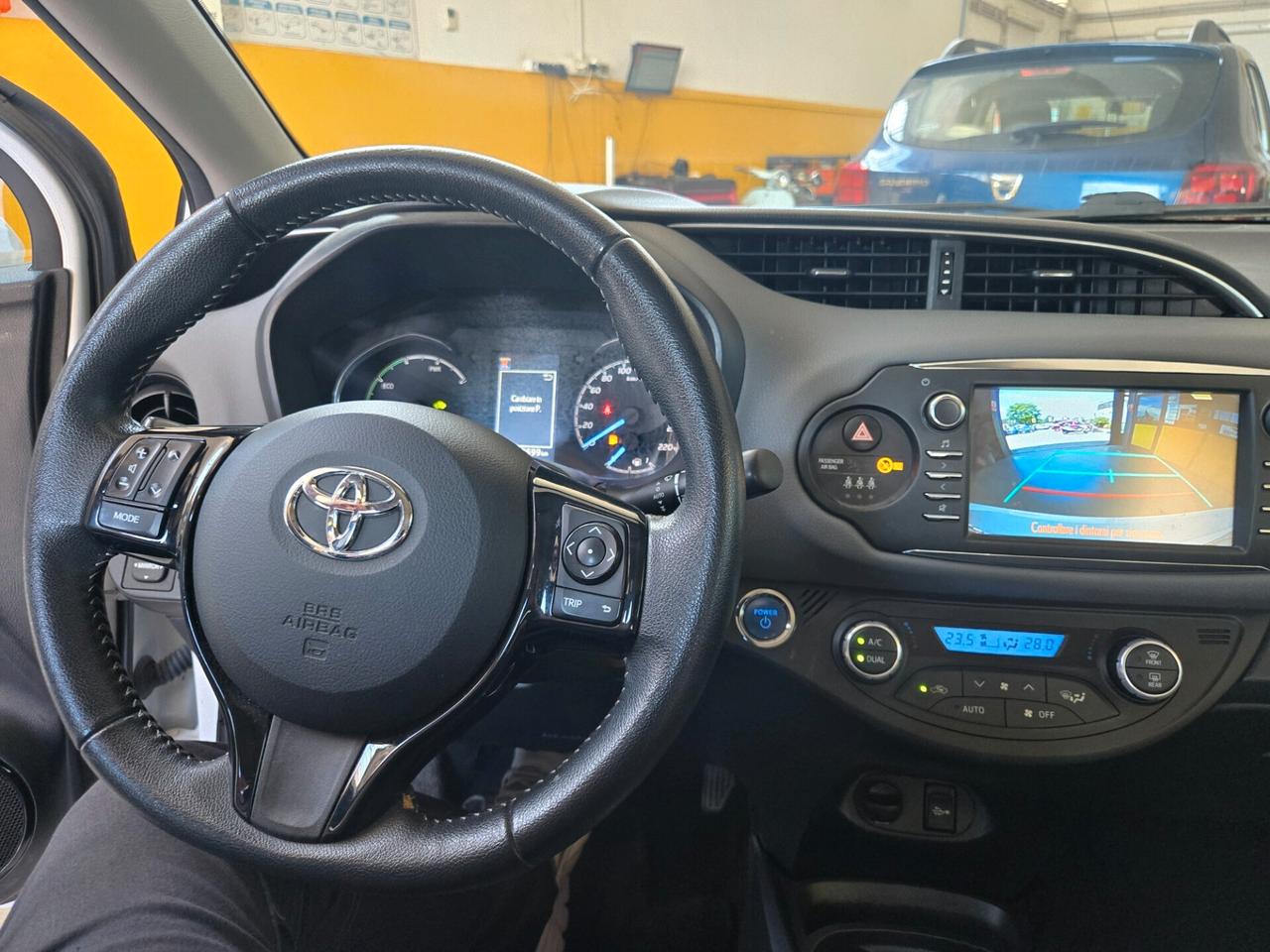 Toyota Yaris 1.5 Hybrid Business IVA ESPOSTA