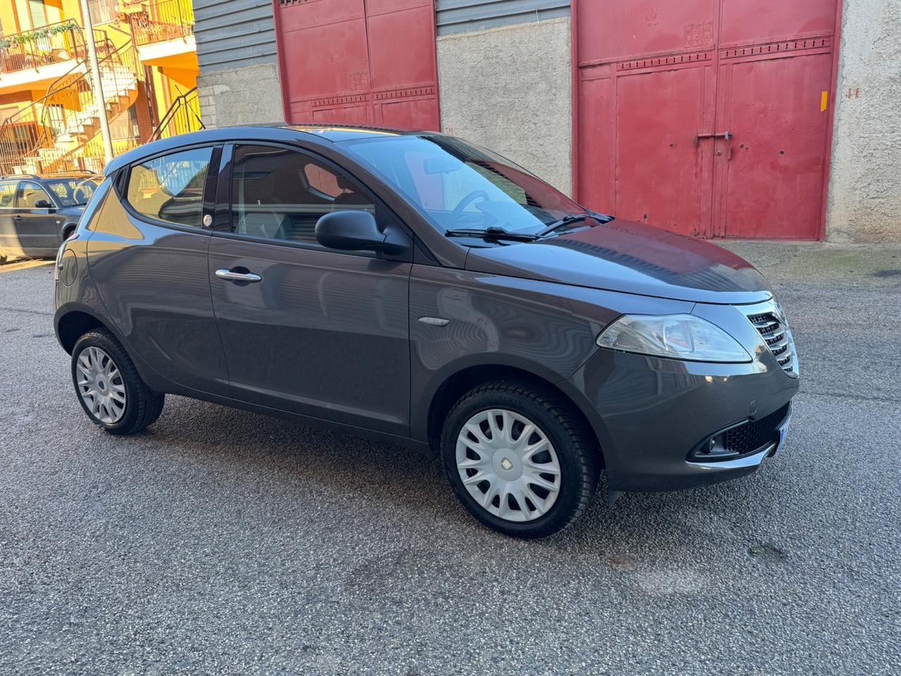 Lancia Ypsilon 0.9 TwinAir 85 CV 5 porte Metano Ecochic Gold