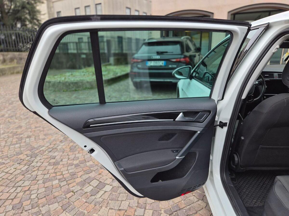 Volkswagen Golf 1.5 tgi Highline 130cv