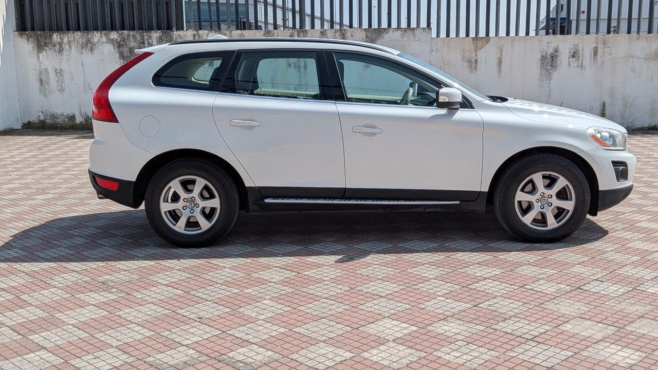 Volvo XC 60 XC60 D5 AWD Geartronic Summum