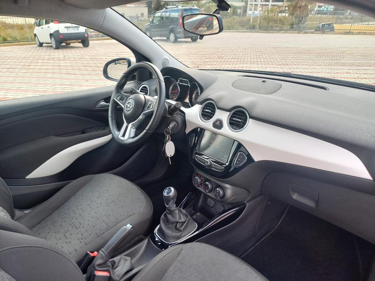 Opel Adam 1.2 70 CV Slam