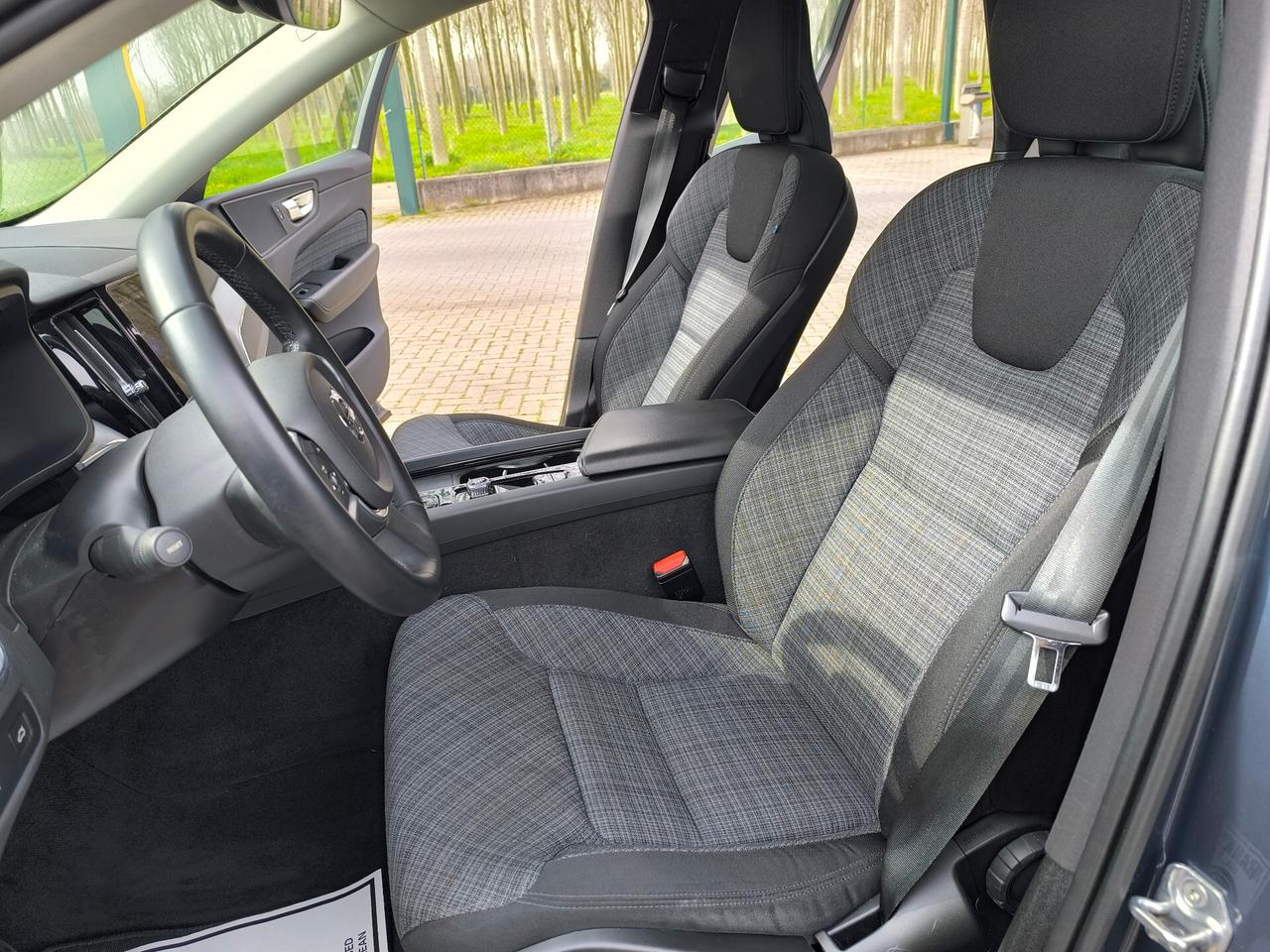 Volvo XC 60 XC60 B4 (d) AWD Geartronic Momentum Pro Sport