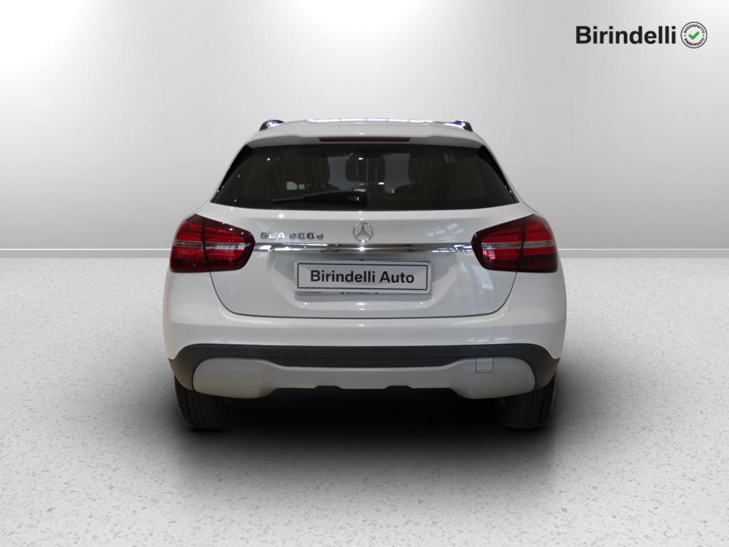 Mercedes-Benz GLA (X156) - GLA 200 d Automatic Business