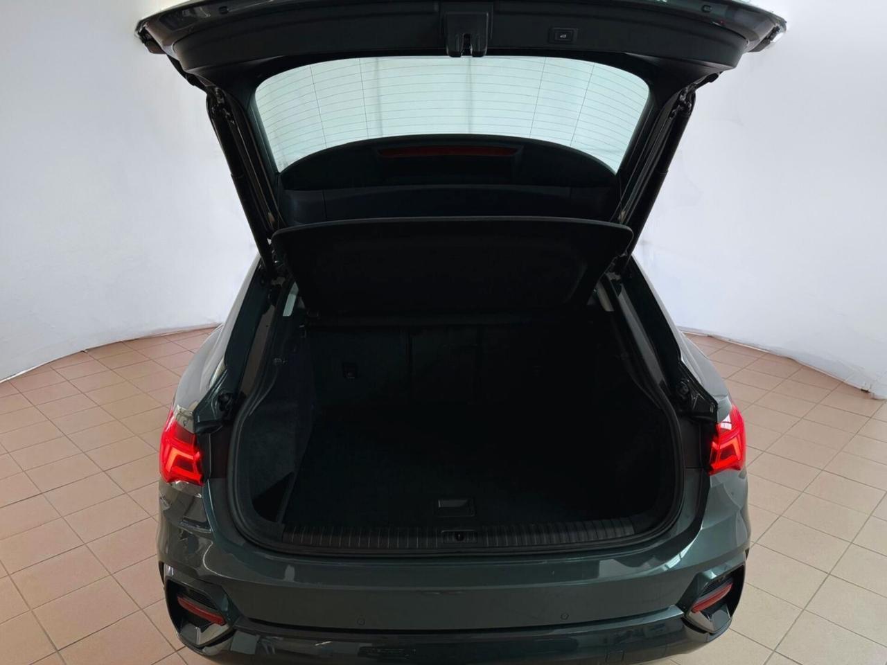 Audi Q3 35 TDI S tronic Business