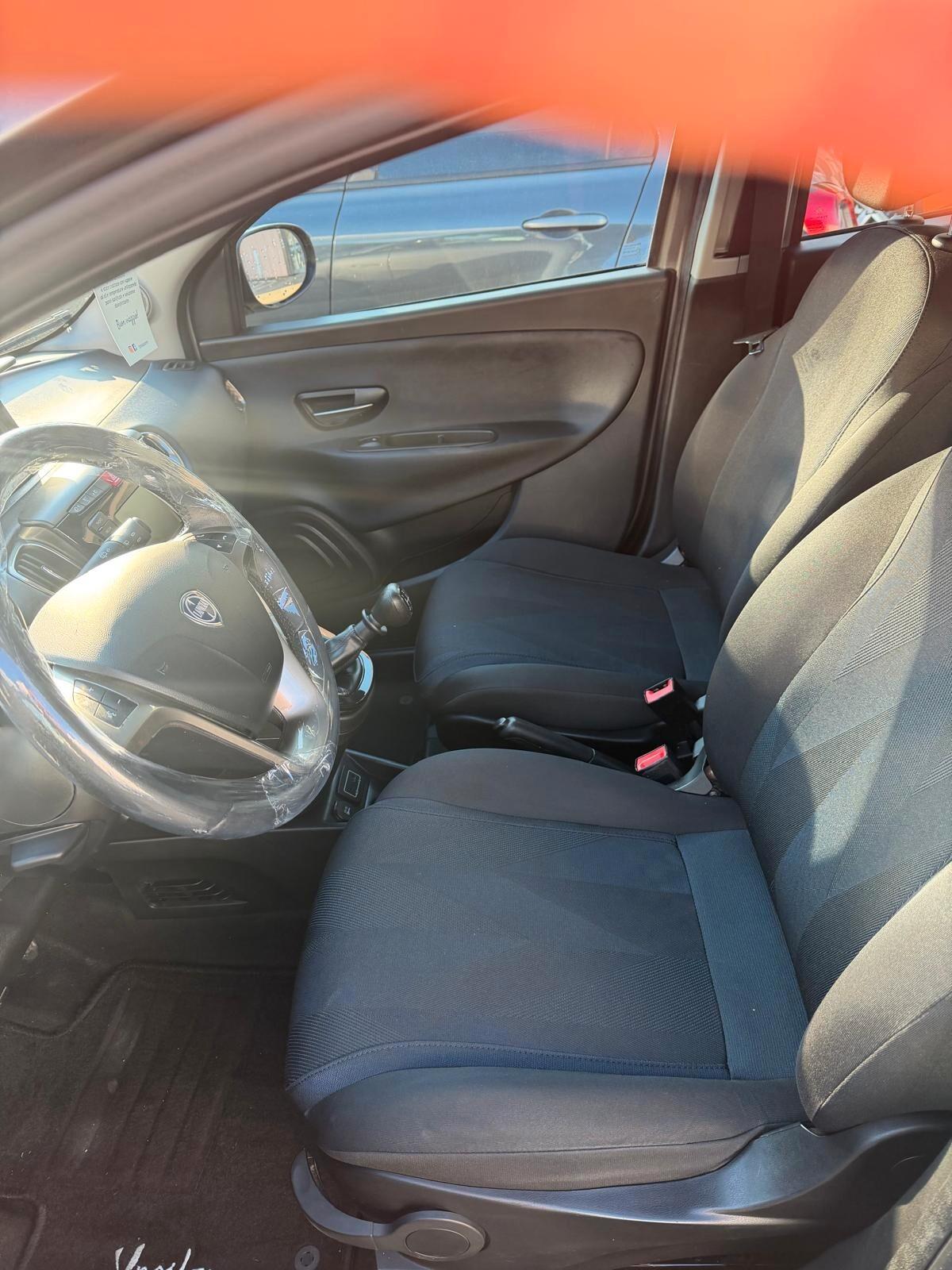 Lancia Ypsilon 1.2 69 CV 5 porte Silver