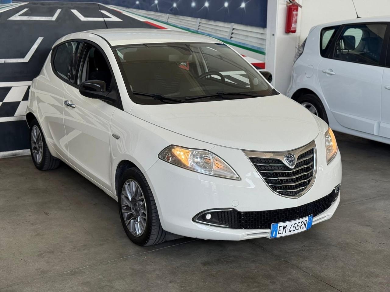 Lancia Ypsilon 1.3 MJT 16V 95 CV 5 OK NEOPATENTATI