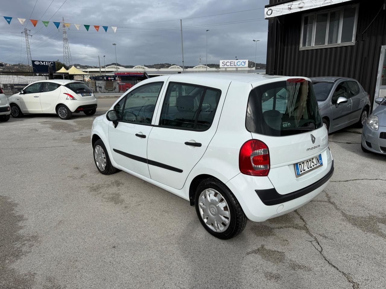 Renault Modus Grand 1.2 16V Dynamique