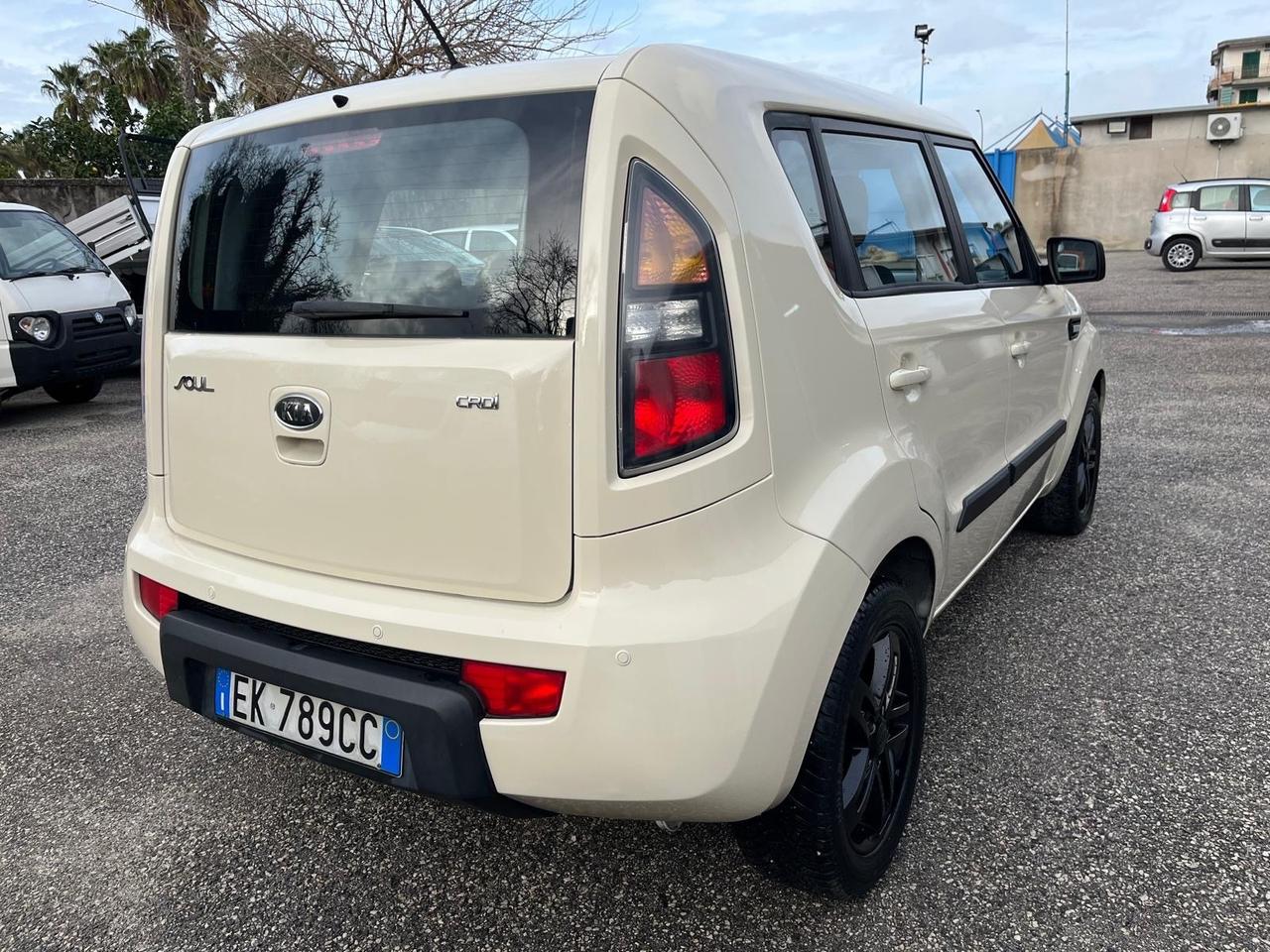 Kia soul -1.6 crdi -full-km 85000-2011