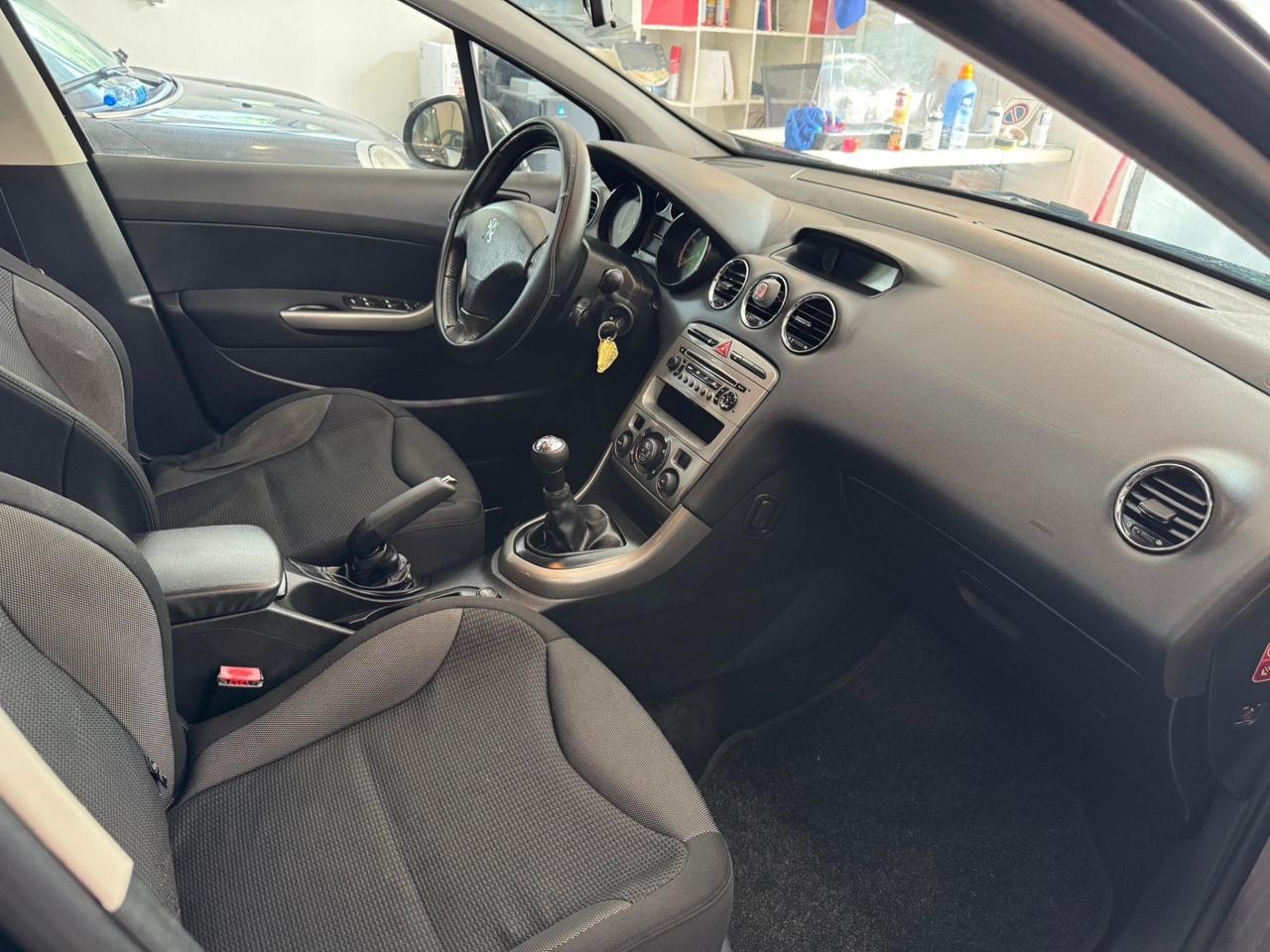 Peugeot 308 1.6 BENZINA NEOPATENTATI