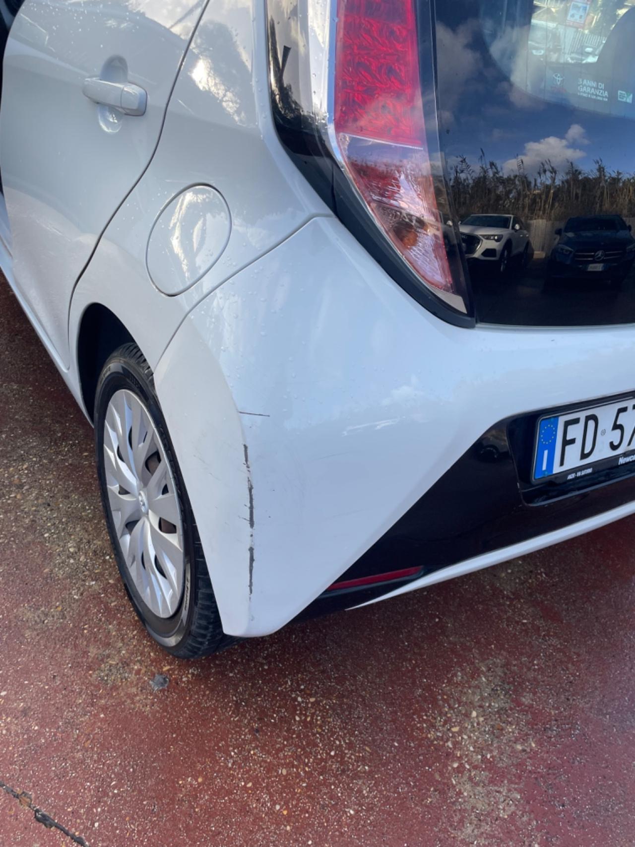 Toyota Aygo 1.0 VVT-i 69 CV 5 porte x-clusiv