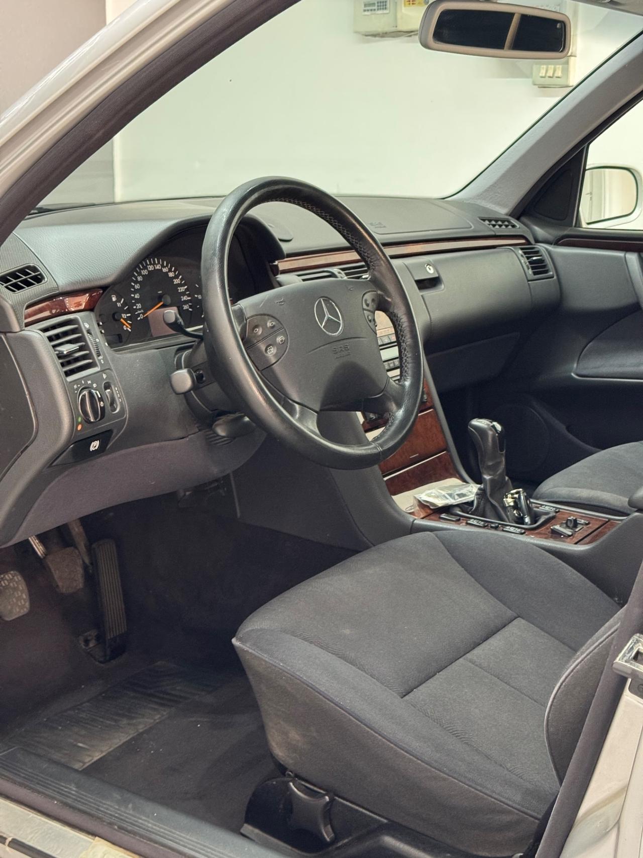 Mercedes-benz E 270 CDI cat Elegance