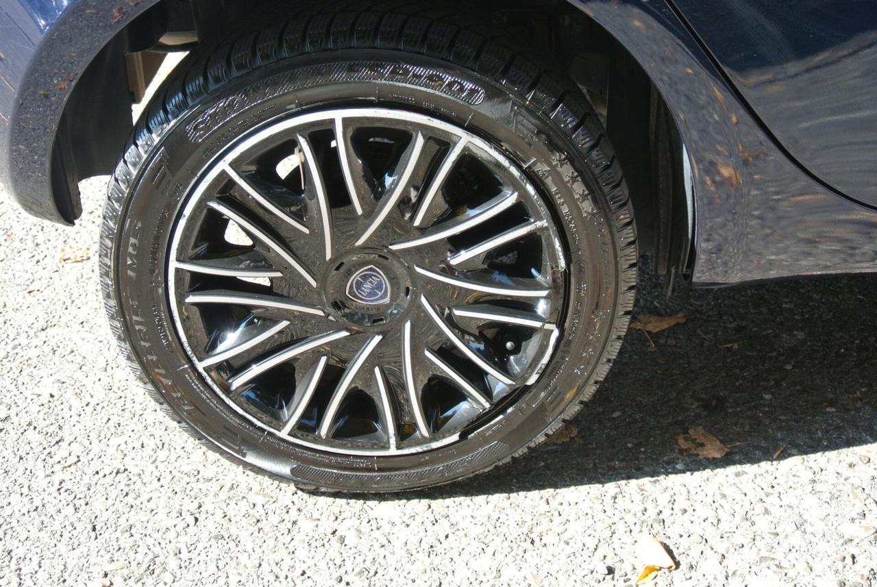 Lancia Ypsilon 1.2 69 CV 5 porte GPL Ecochic Elefantino Blu