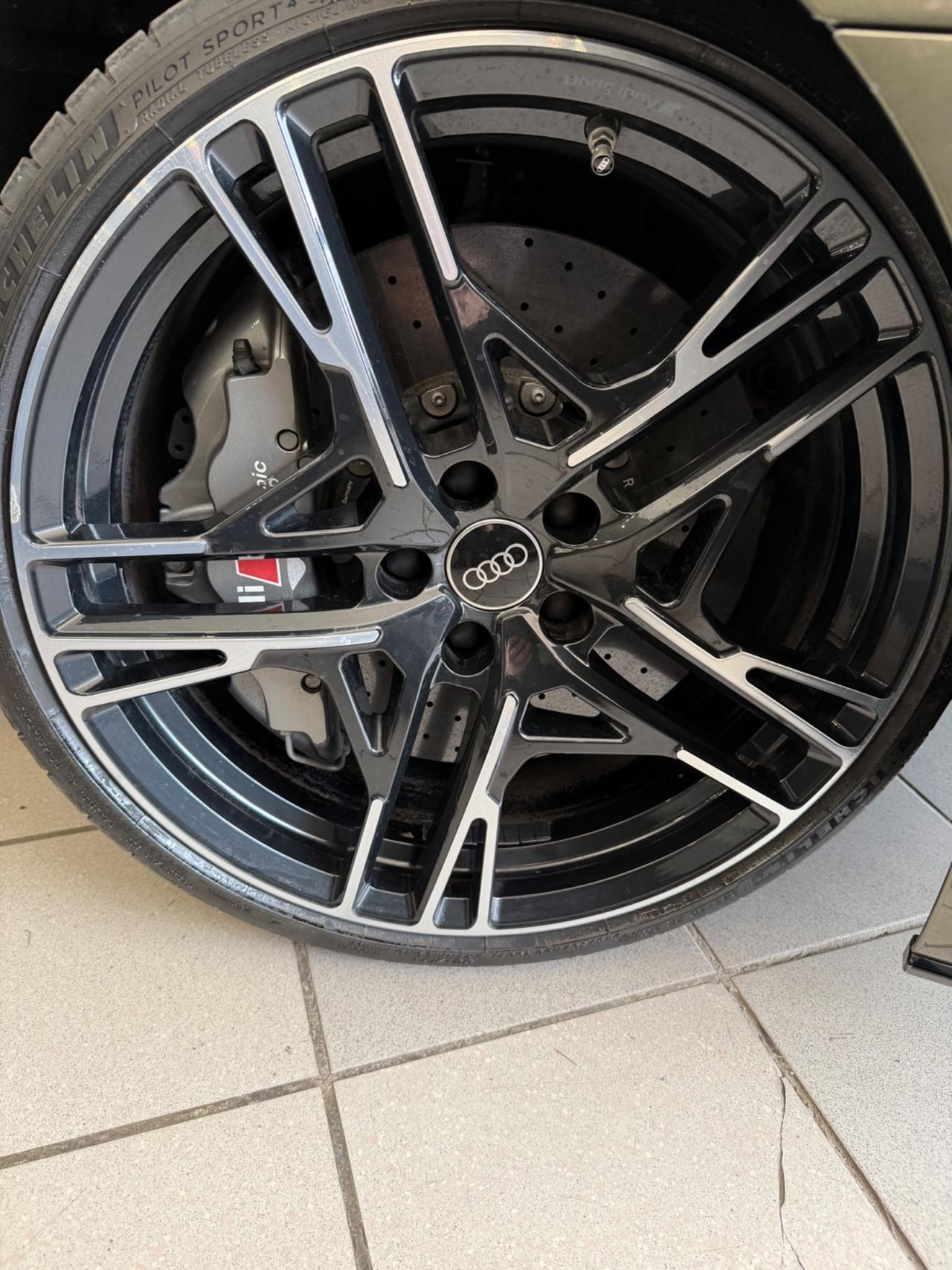 Audi R8 Coupe V10 quattro S tronic performance (456 kw)