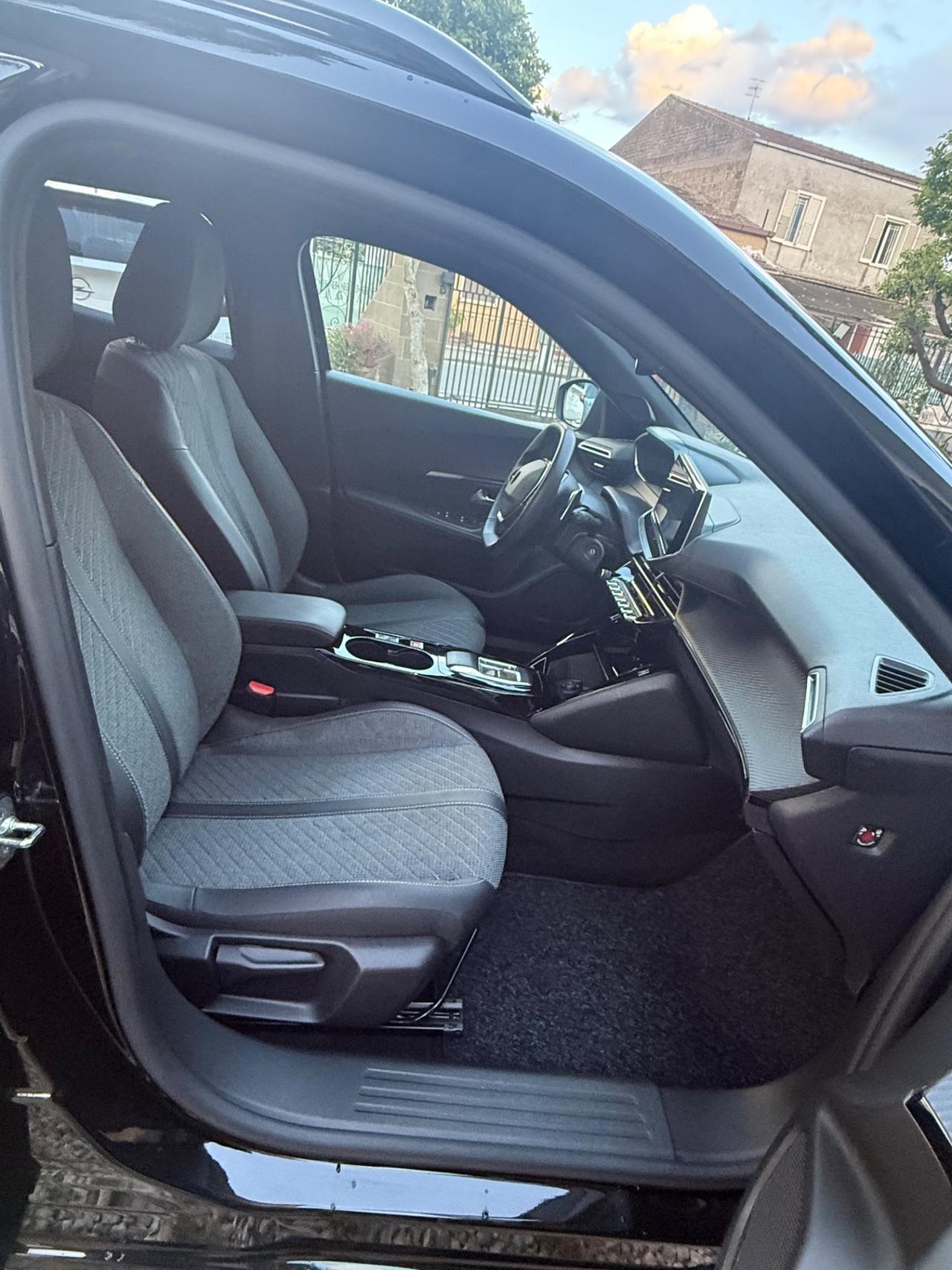 Peugeot 2008 BlueHDi 130 S&S EAT8 Allure