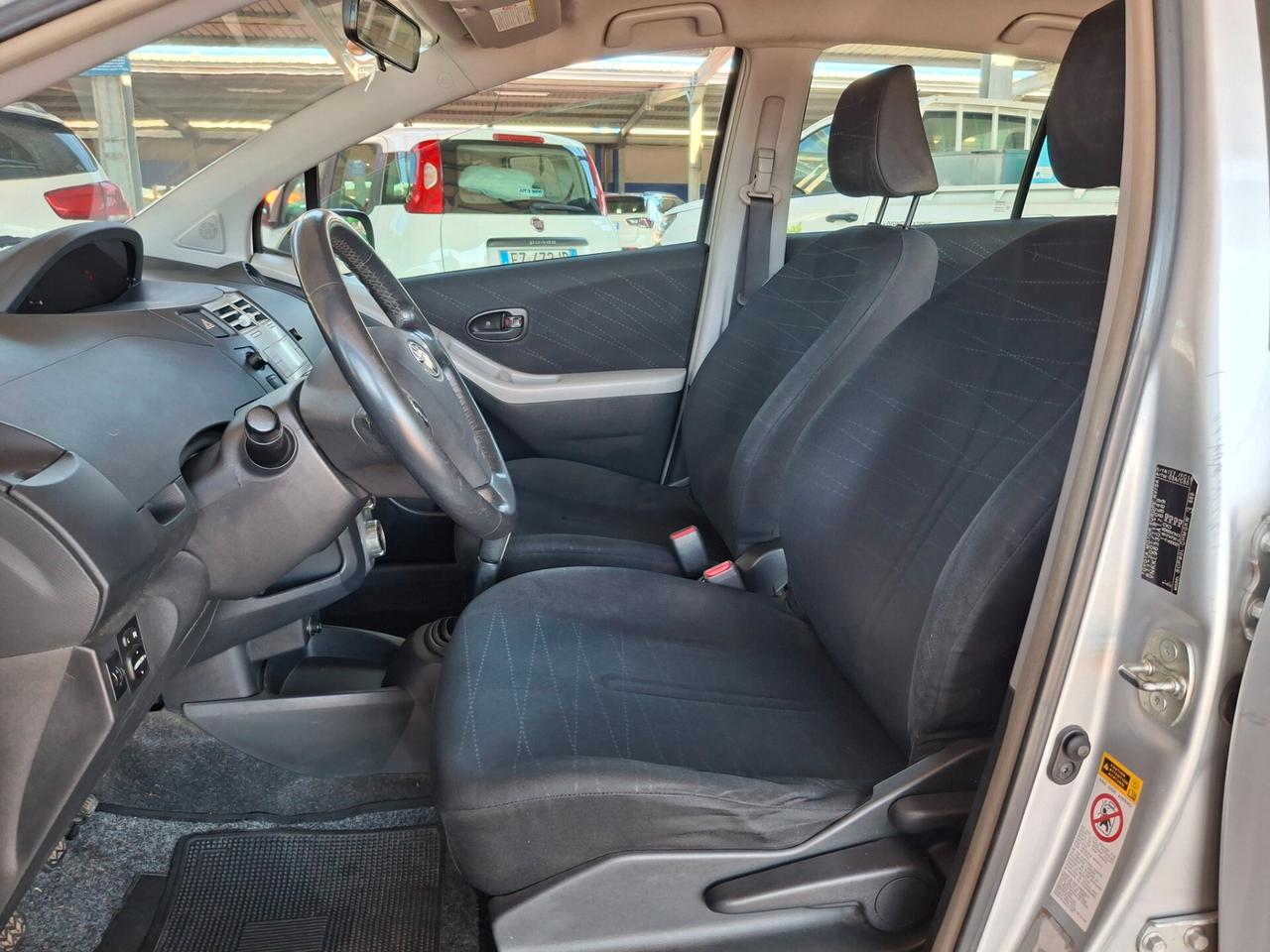 Toyota Yaris 1.3 5 porte Sol-BENZINA-