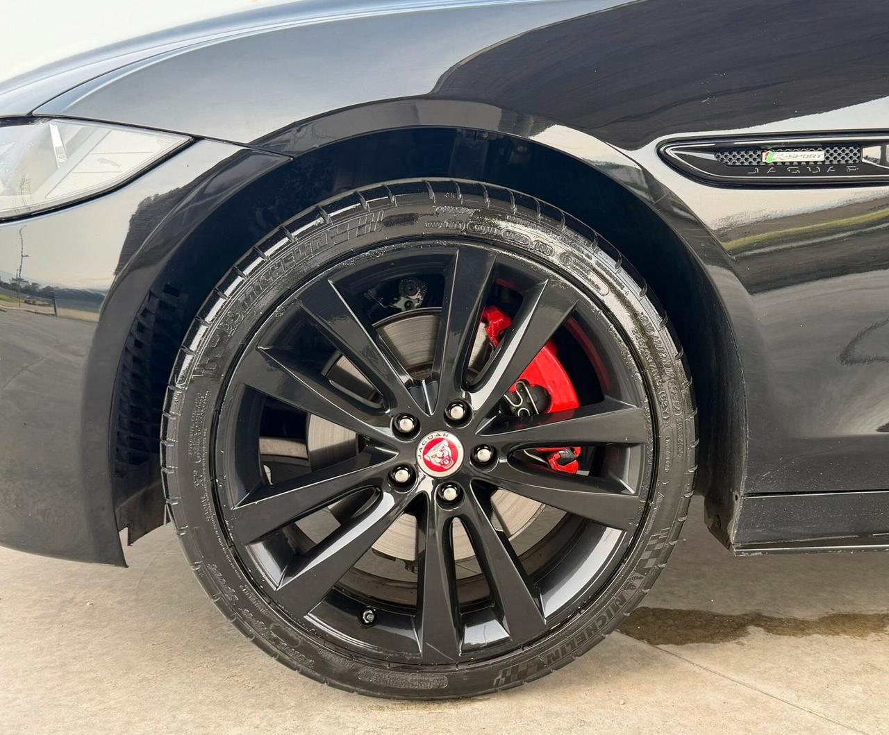 Jaguar XE 2.0 D Turbo 180 CV AWD aut. R-Sport