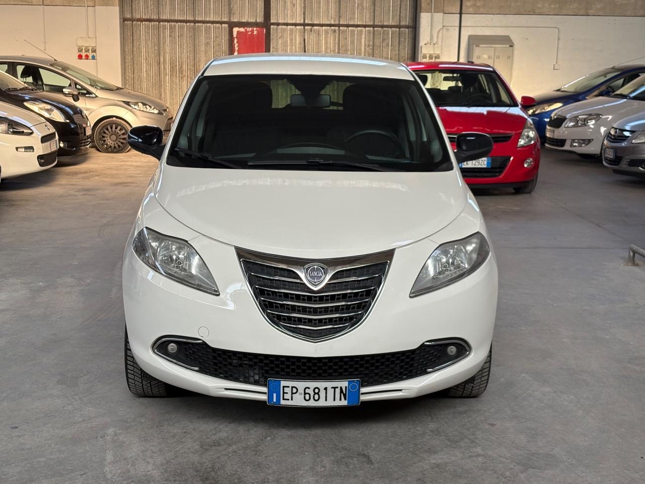 Lancia Ypsilon 0.9 TwinAir 85 CV 5 porte Metano Ecochic Silver