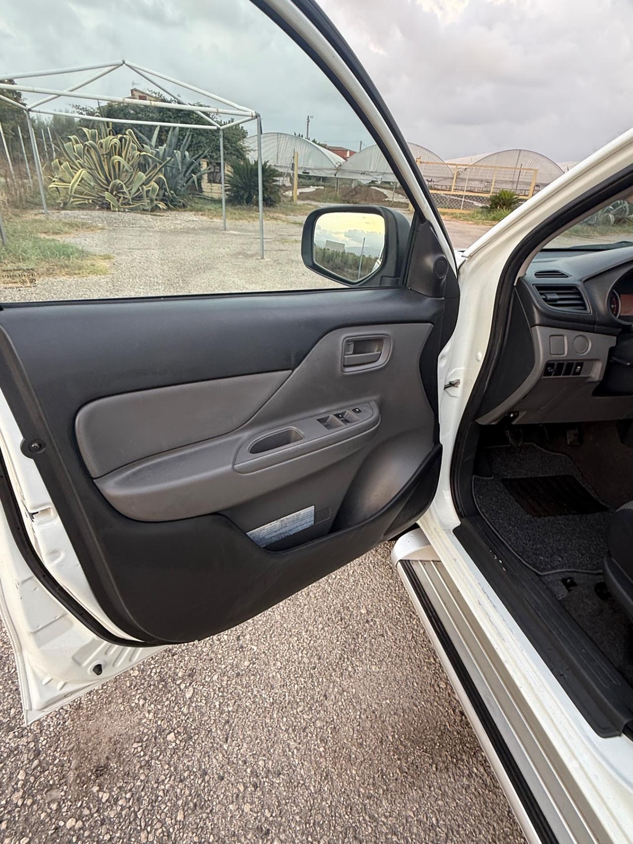 Mitsubishi L200 2.4 DI-D/154CV Club Cab Invite