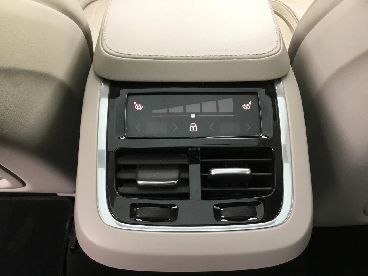 Volvo XC 90 B5 (d) AWD AUT. 7 posti Ultimate Bright