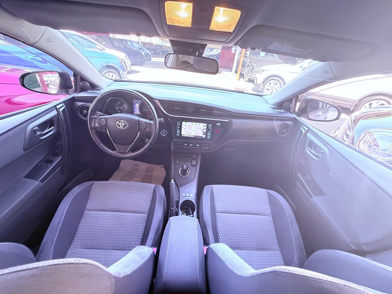 Auris Touring Sports 1.8 Hybrid Lounge-70 mila km -unipro