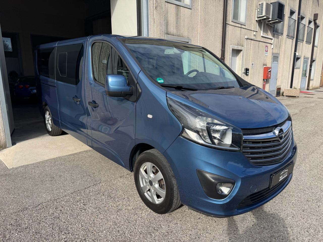 Opel Vivaro 9 posti passo lungo