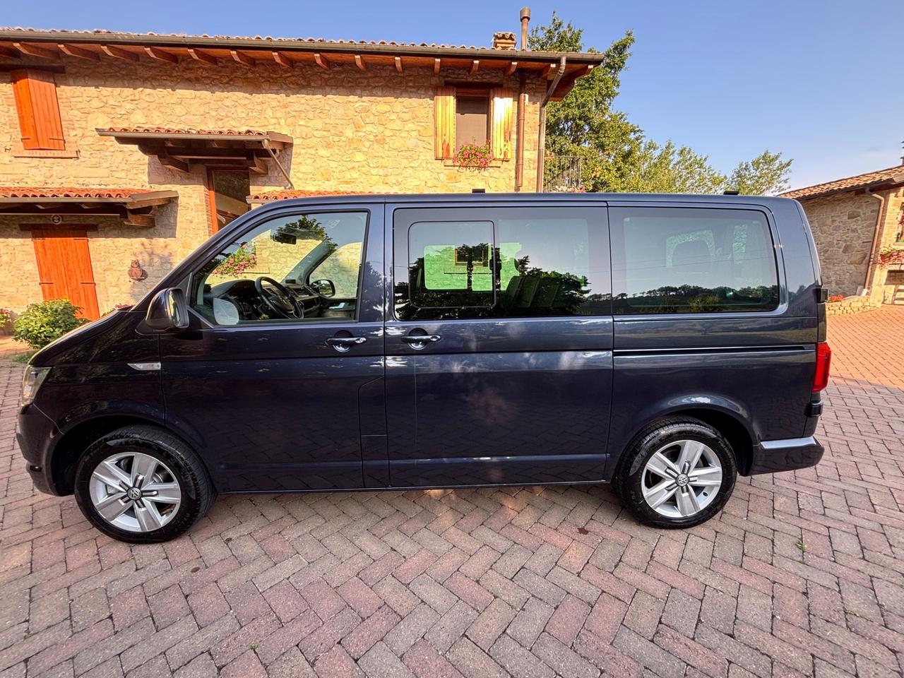 Volkswagen Caravelle 2.0 TDI 204CV DSG 4 Motion 8 Posti