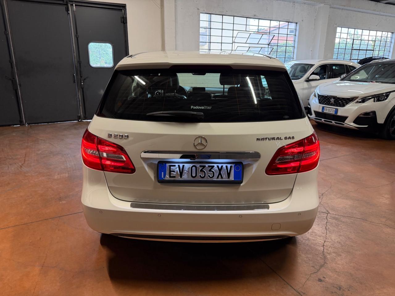 Mercedes-benz B 200 NGD Premium