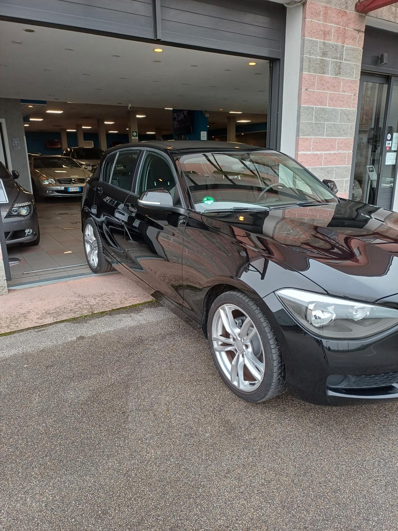 Bmw 114 114i 5p. Unique