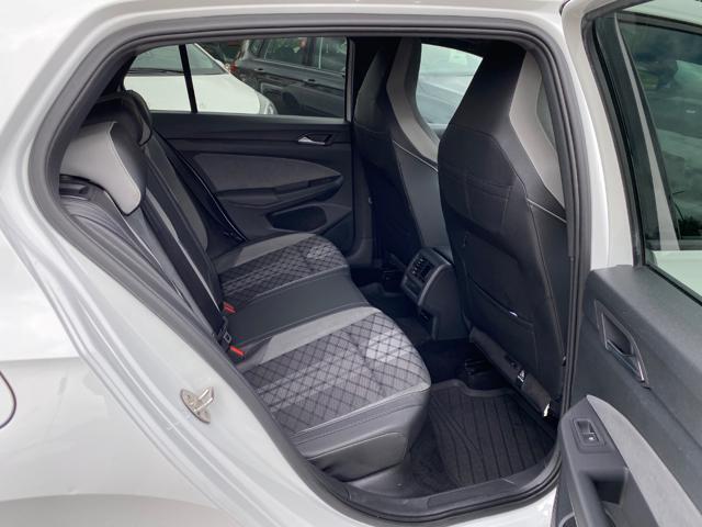 VOLKSWAGEN Golf 2.0 TDI 150 CV DSG SCR R-Line