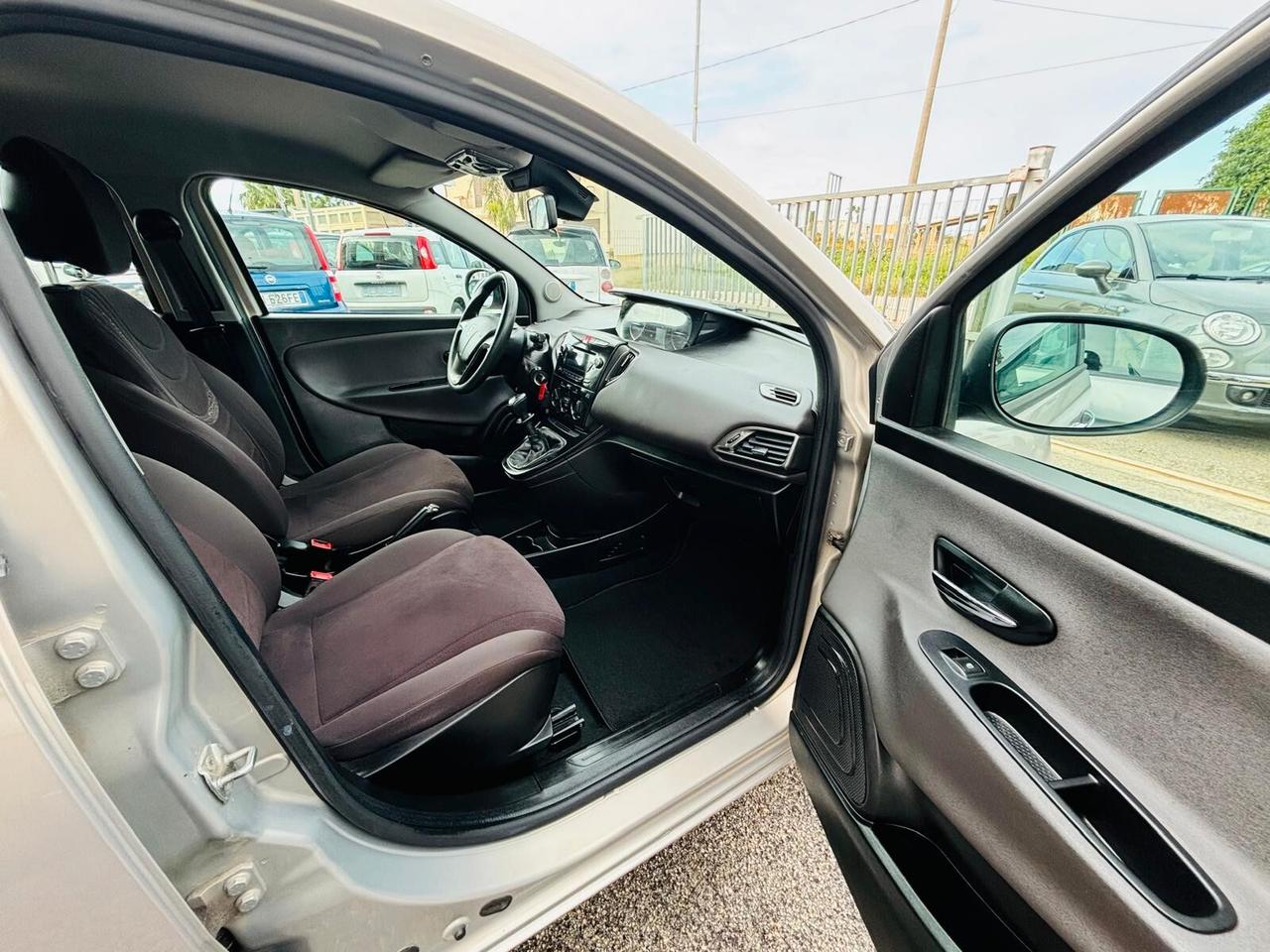 Lancia Ypsilon 1.2 69 CV 5 porte S&S Gold