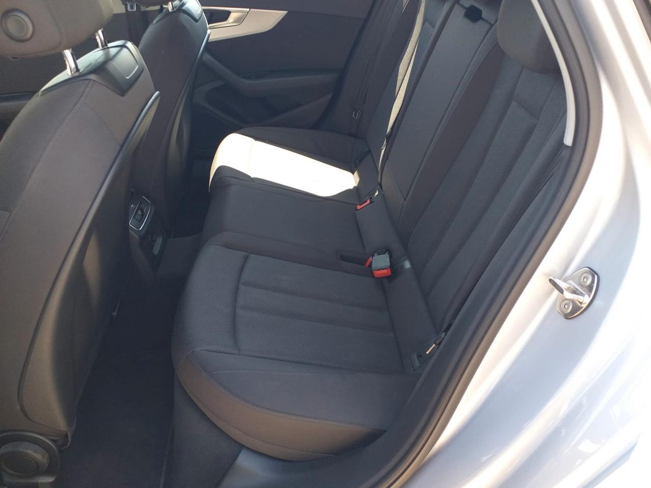 Audi A4 Avant 30 TDI/136 CV S tronic Business Advanced